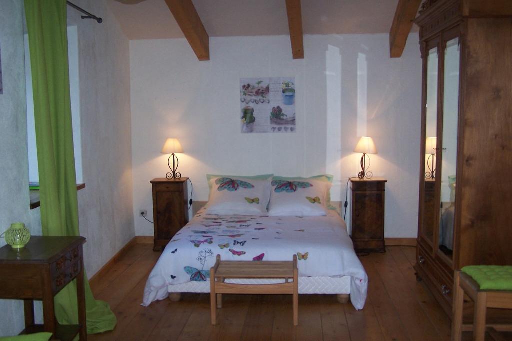 Salomony Chambre D'Hotes Marcols-les-Eaux Szoba fotó
